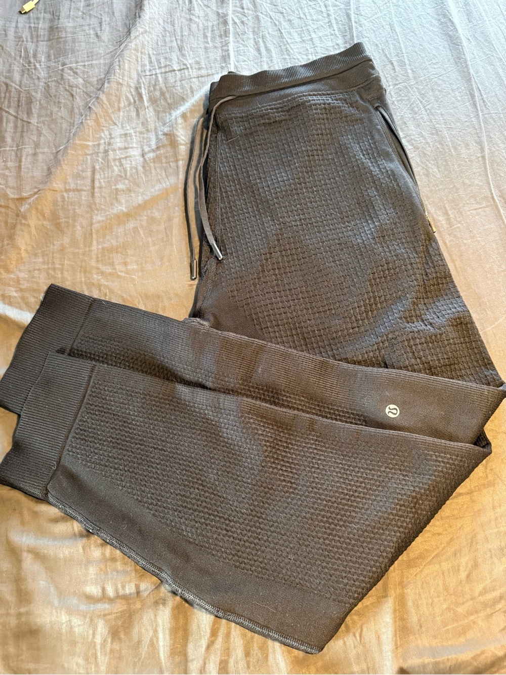 lululemon Mens Black Engineered Warmth Joggers - Picture 3 of 8
